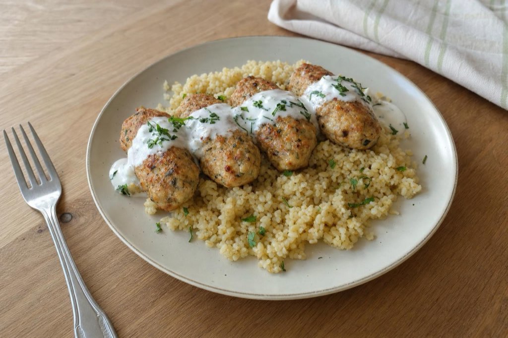 Chicken koftas with bulgur and yogurt sauce