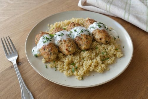 Chicken koftas with bulgur and yogurt sauce