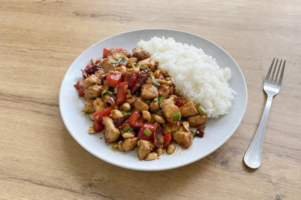Kung pao chicken with peanuts: You stir-fry 600 g of chicken in 5 minutes