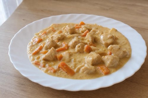 Kuracie kúsky v krémovej horčicovej omáčke s mrkvou