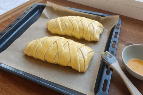 Spinach and cheese chicken breasts in puff pastry