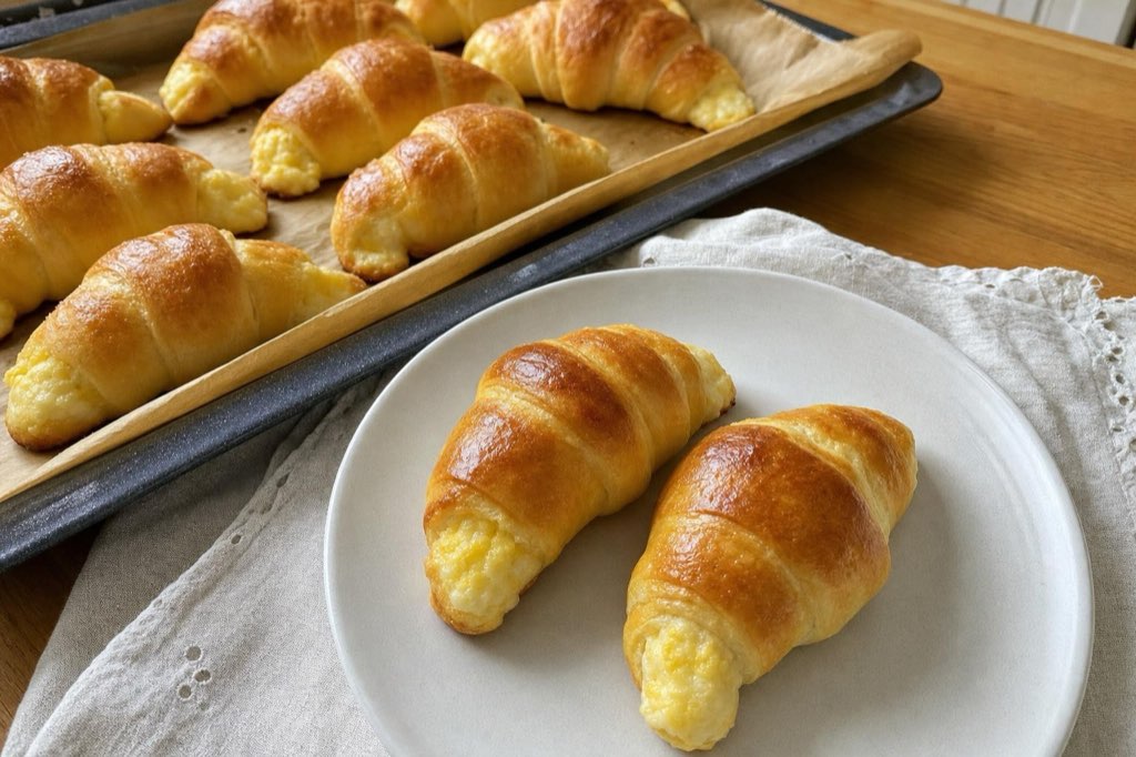 Kysnuté croissanty plnené tvarohovým pudingom