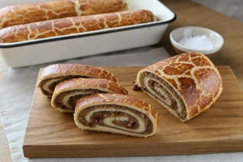 Kysnuté mramorové záviny s orechovou plnkou a hrozienkami