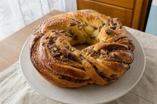 Nutella and pecan sweet bread ring