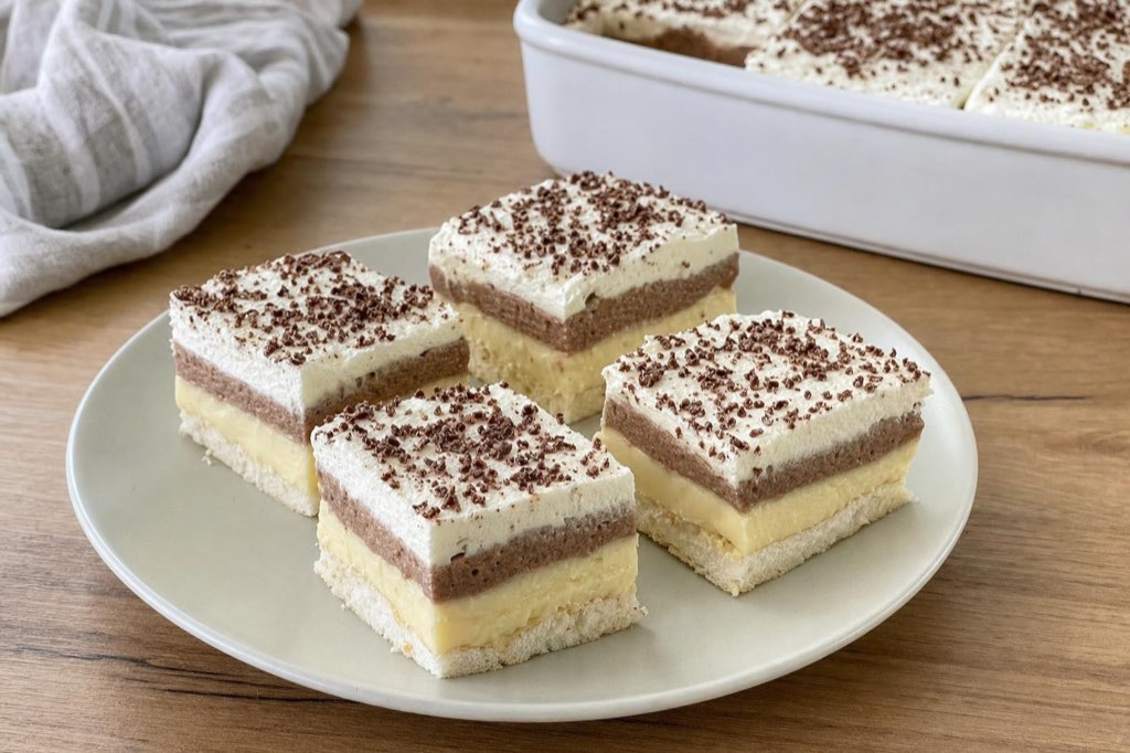 Ľadové rezy: Slovak layered custard cake