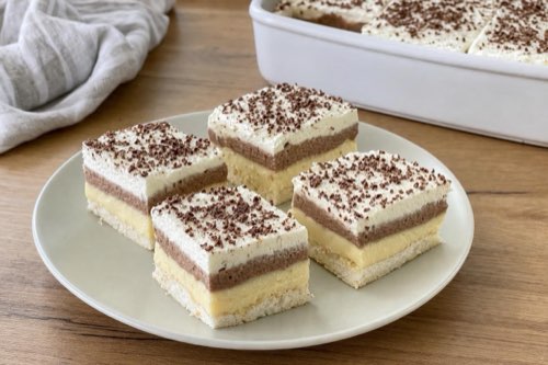 Ľadové rezy: Slovak layered custard cake