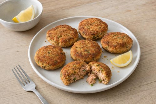 Salmon patties with dill and lemon zest