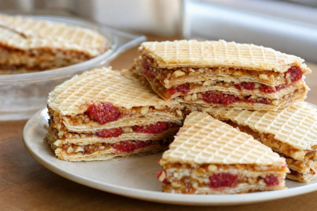 Grilážky: Slovak raspberry caramel wafer bars