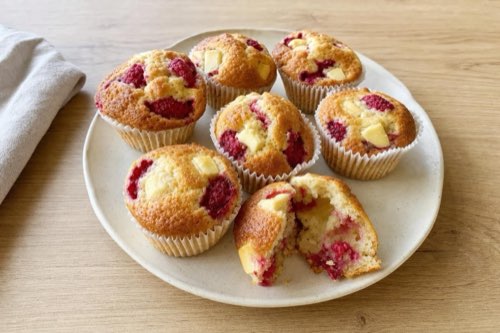 Raspberry muffins with white chocolate