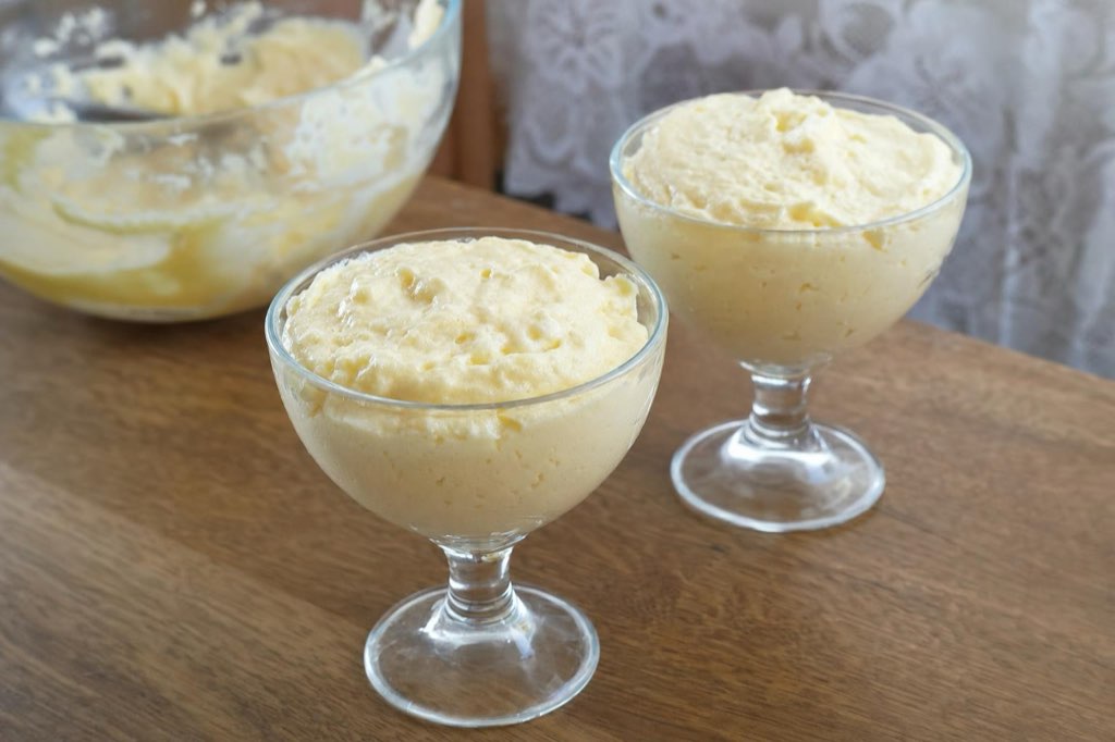 Honey and vanilla custard dessert cups