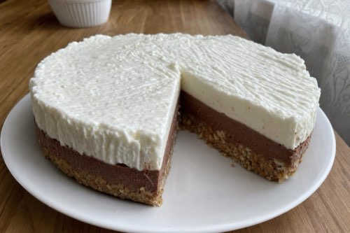Nepečená čokoládová torta s orechmi a bielou čokoládou