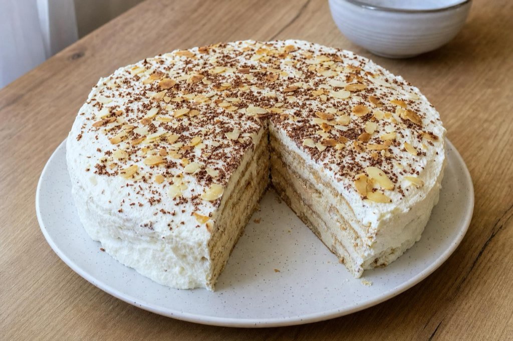 Nepečená torta Malakoff z piškót, kávy a krému