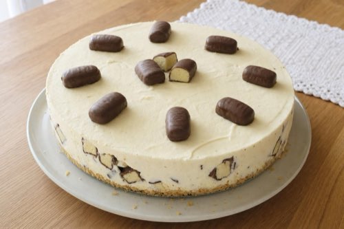 Nepečená torta z bielej čokolády s banánkami v čokoláde