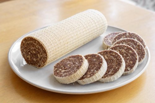 Oblátková roláda so sušienkovou plnkou a kakaom
