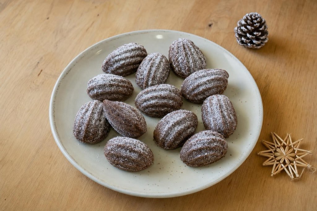 Medvedie labky: Slovak walnut and cocoa cookies