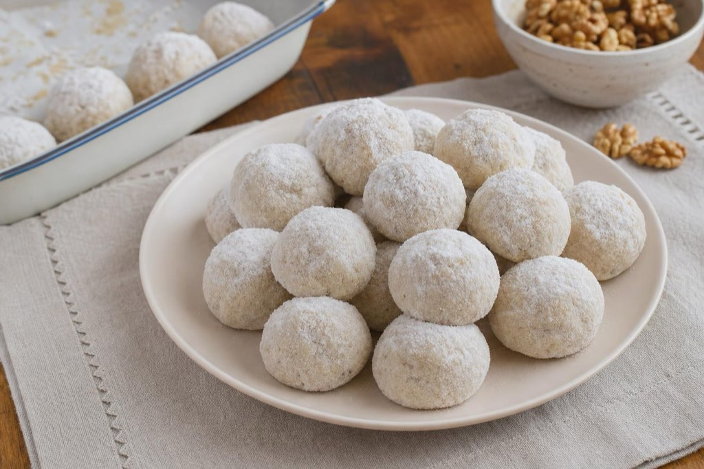 Walnut snowball cookies with powdered sugar