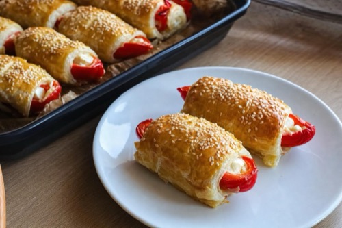 Paprika plnená fetou v lístkovom ceste so sezamom