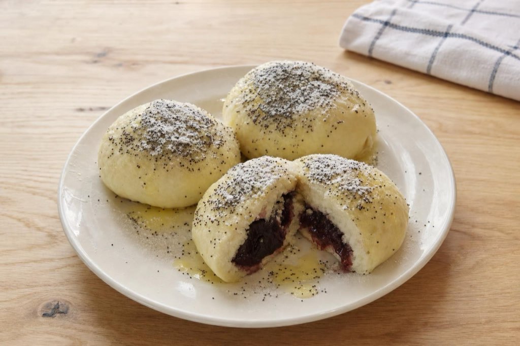 Parené buchty s lekvárom, makom a maslom