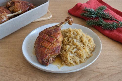 Pečené kačacie stehná s dusenou kyslou kapustou