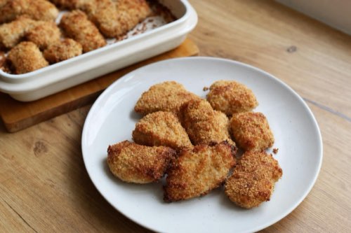 Baked chicken nuggets with Parmesan and whole wheat crumbs