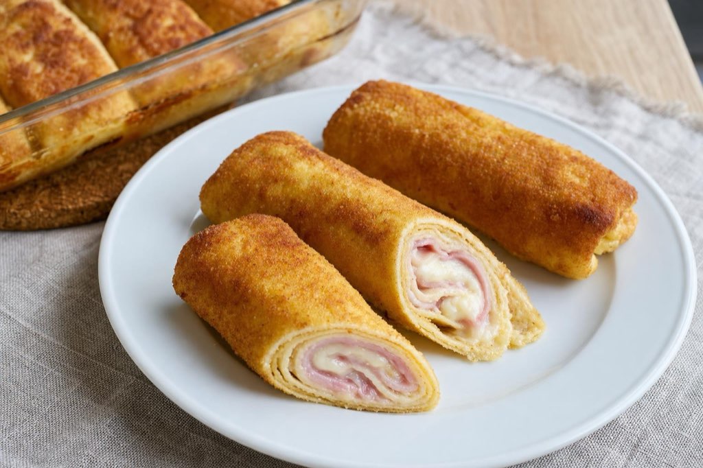 Pečené obaľované palacinky s taveným syrom a šunkou