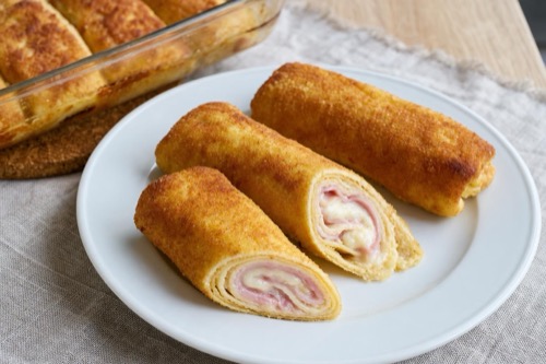 Pečené obaľované palacinky s taveným syrom a šunkou