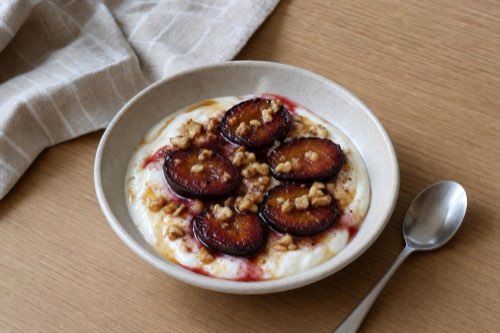 Honey-roasted plums with cinnamon and Greek yogurt