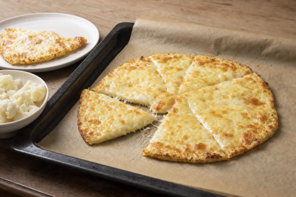 Pizza s karfiolovým cestom a mozzarellou