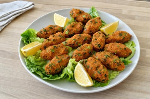 Mercimek köftesi: Turkish lentil and bulgur patties