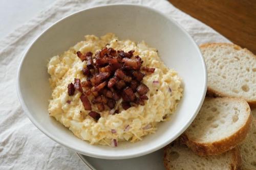 Pomazánka z vajec, parmezánu a oravskej slaniny