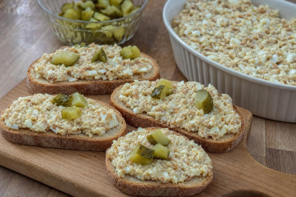 Škvarková nátierka: Slovak pork crackling spread