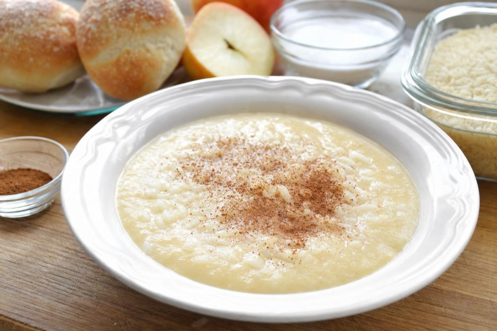 Sweet apple soup with cinnamon and rice