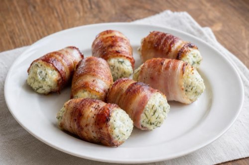 Slaninovo-syrové rolky s tvarohovým cestom a kôprom