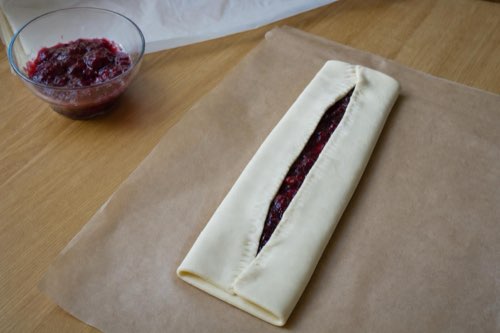 Fruit-filled puff pastry swirls
