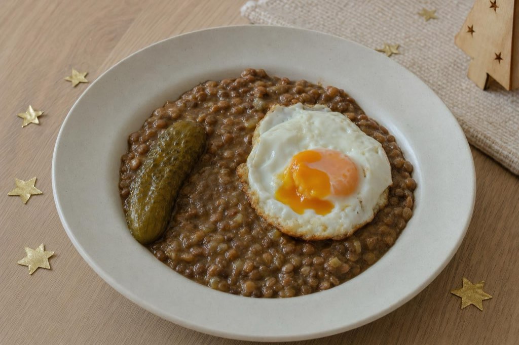 Slovak sweet-and-sour lentils with fried eggs