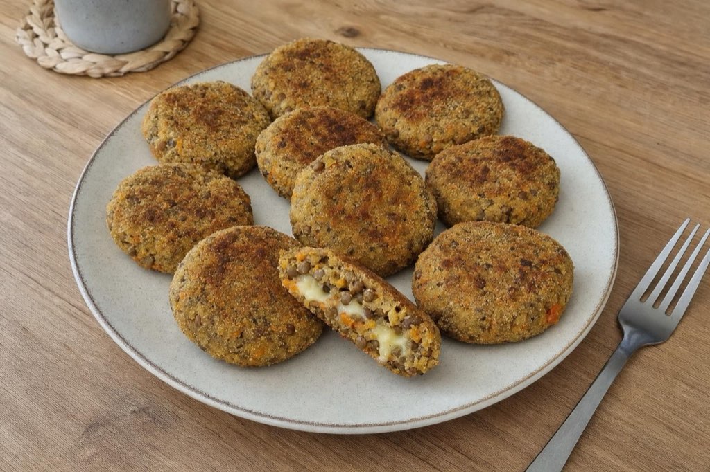 Lentil patties with cheese and carrots