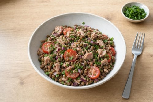 Lentil salad with tuna and red onion