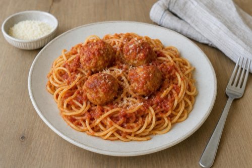 Spaghetti with chicken meatballs in tomato sauce