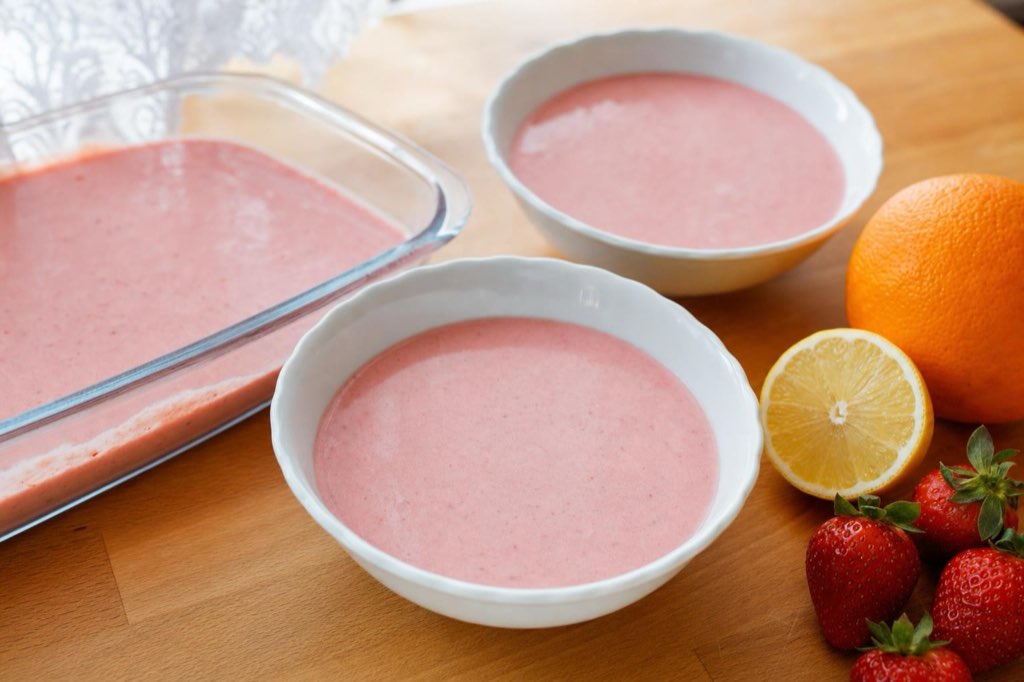 Cold strawberry soup with yogurt and orange