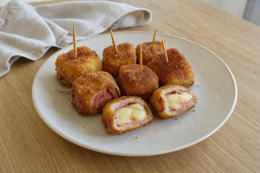Syrové kocky v slanine vyprážané v trojobale