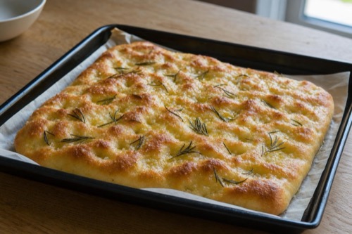 Talianska focaccia s rozmarínom a olivovým olejom