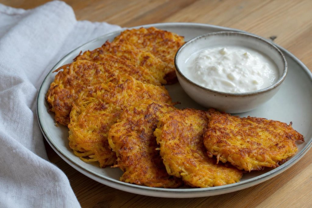 Pumpkin-potato pancakes with garlic dressing