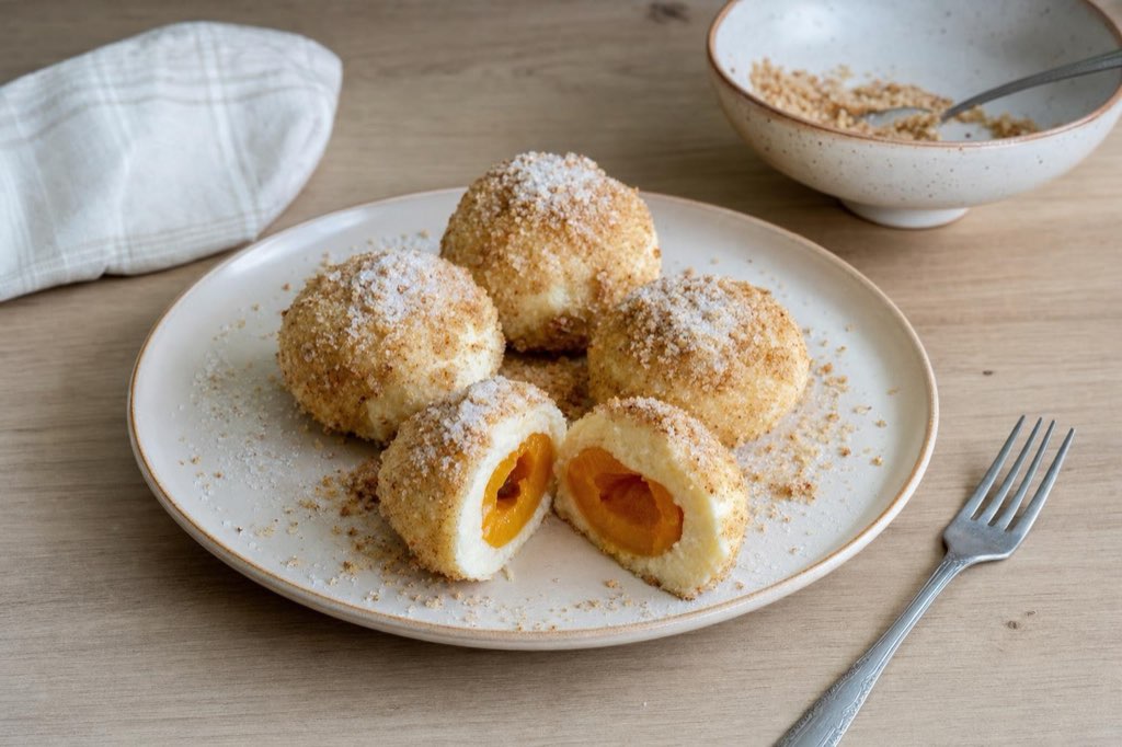 Apricot quark dumplings with toasted breadcrumbs