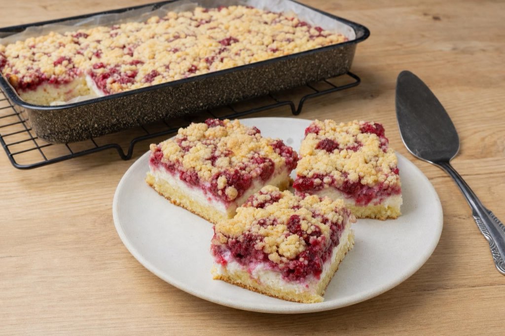 Raspberry and quark crumb bars