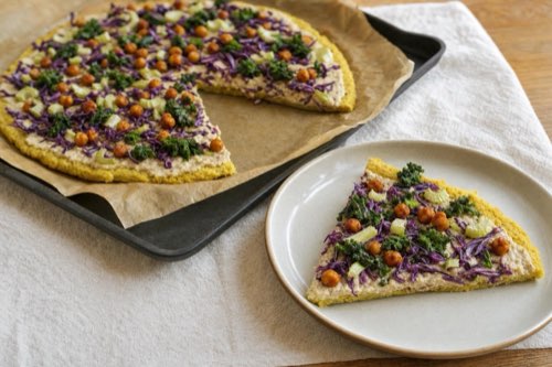 Vegánska bezlepková pizza na polentovom ceste s tofu omáčkou