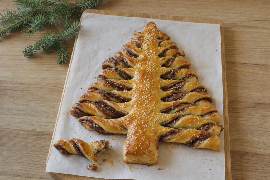 Vianočný stromček z kysnutého cesta s nutellou