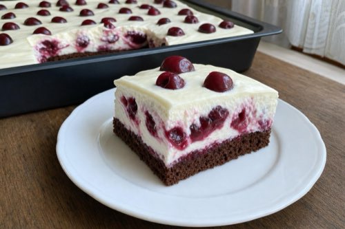 Višňové rezy s mascarpone krémom a pudingom