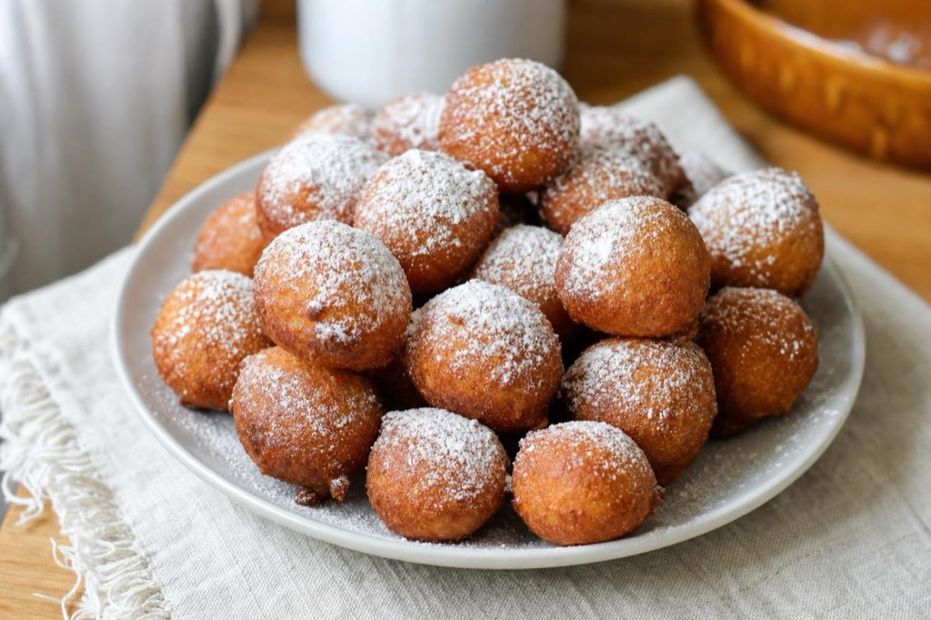 Frittierte Bananenkrapfen ohne Hefe