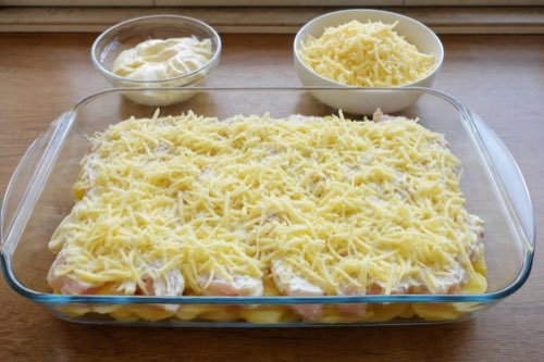 Baked chicken breasts with potatoes, cheese and mayonnaise