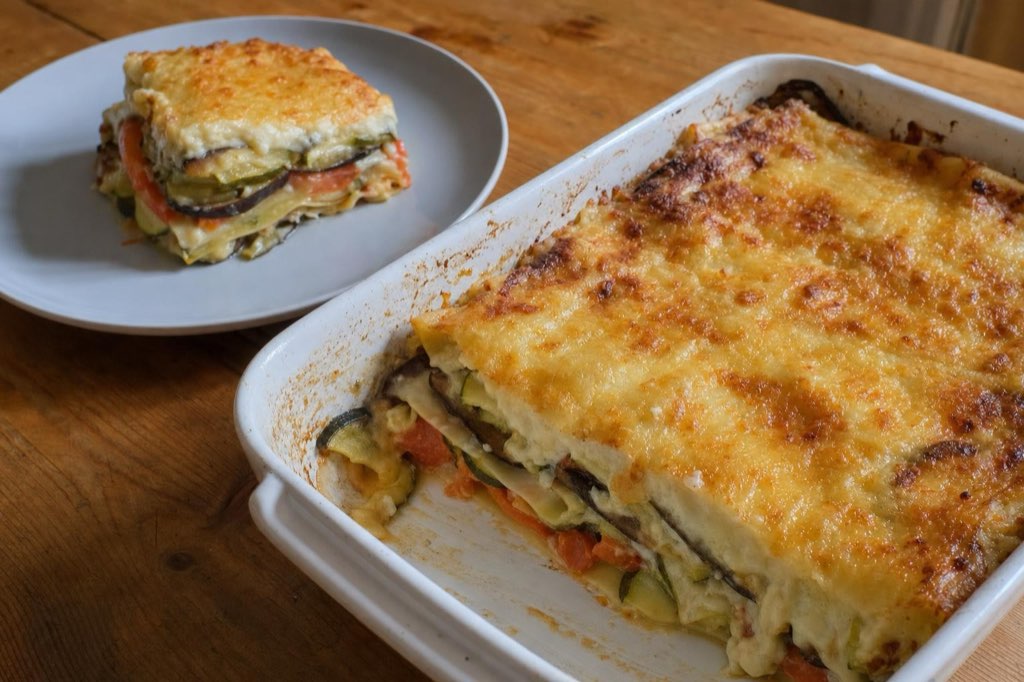 Zeleninové lasagne s cuketou, baklažánom a bešamelom